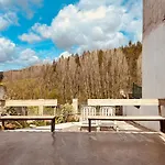 Mae Carril Chalet *